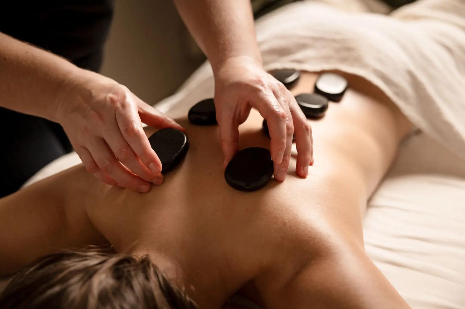 Massage Đá Nóng